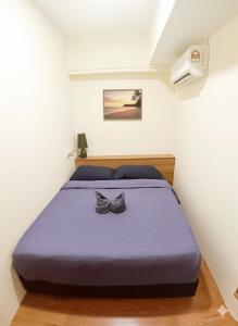 Postel nebo postele na pokoji v ubytování KK Home Warisan Square