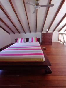 a large bed in a room with a ceiling at Villa Océane in Dublanc