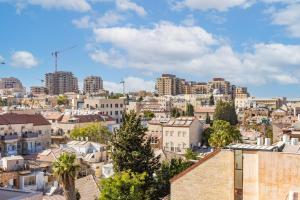 JLM market suite في القدس: منظر لمدينة ذات مباني شاهقة