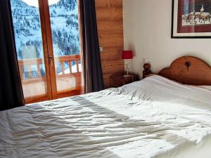 Postel nebo postele na pokoji v ubytování Chalet Haut de Gamme, 5 Chambres, Terrasse, Cheminée - FR-1-292-219