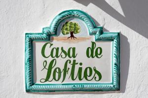 a sign that says casa de lobos on a wall at Casa The Lofties Mit Pool In Andalusien in Comares
