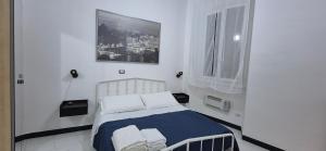 Giường trong phòng chung tại Vico Genova Apartment