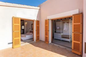 a room with two open doors and a bedroom at Chalet Bonavista in Sineu +22 photos