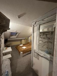 Postel nebo postele na pokoji v ubytování AQUARIUS Eco-Hotel-Grill-Restaurant + 52 fotografií