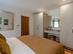 Ένα ή περισσότερα κρεβάτια σε δωμάτιο στο 1 Bed in Glendale 96201