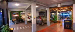 トリチュールにあるHotel National Tourist Homeの車庫