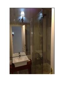 Et badeværelse på Villa Familiar con Piscina