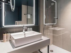 Ένα μπάνιο στο Novotel Rotterdam Brainpark +98 φωτογραφίες