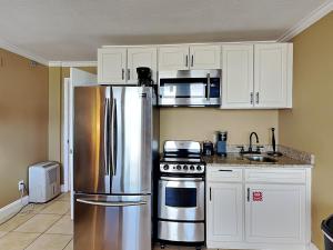 Kuchyň nebo kuchyňský kout v ubytování Harbour Beach Resort 309