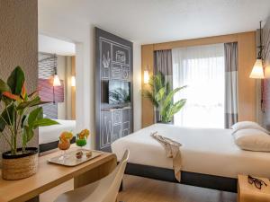 Postel nebo postele na pokoji v ubytování ibis Cannes Plage La Bocca + 92 fotografií