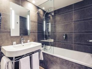 Koupelna v ubytování Mercure Bourg En Bresse + 95 fotografií