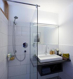 Koupelna v ubytování KönigsSCHLAF No7 - Dachwohnung mit Galerie im Herzen von Konstanz