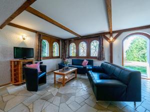 TV a/nebo společenská místnost v ubytování Chalet Marinette