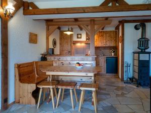 Kuchyň nebo kuchyňský kout v ubytování Chalet Marinette + 34 fotografií