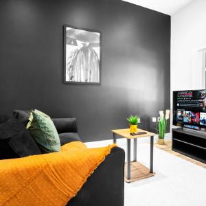 Et tv og/eller underholdning på Cozy Apartment - Netflix - On Street Parking - Rowley Regis 49G