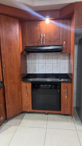 Kuchyň nebo kuchyňský kout v ubytování Makhuvha Tshilivho Luxury House