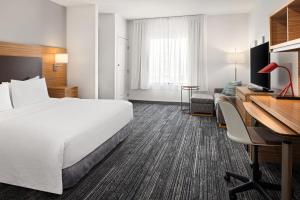 Postel nebo postele na pokoji v ubytování TownePlace Suites by Marriott Minneapolis near Mall of America + 57 fotografií