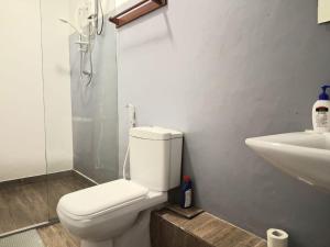 Koupelna v ubytování Mbeach Nest + 40 fotografií