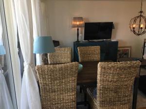 a living room with a table and chairs and a television at Snäckbacken Visby in Visby