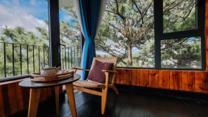 Balkón nebo terasa v ubytování Hotel Des Pins Dalat