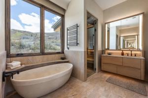 Vannituba majutusasutuses Park City Escape with Direct Deer Valley Access