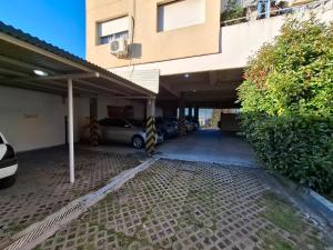 a parking garage with two cars parked in it at Colina Garden departamento in Victoria