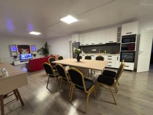 Køkken eller tekøkken på Bob Residence- Chic Penthouse