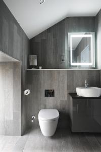 Ένα μπάνιο στο Cairn Hotel & Apartments +95 φωτογραφίες