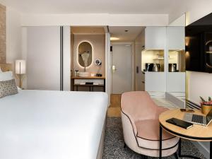 Postel nebo postele na pokoji v ubytování Pullman La Pléiade Montpellier Centre