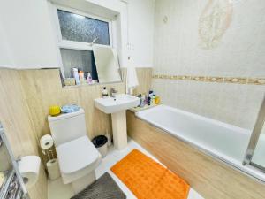 Ένα μπάνιο στο Room 4 Shared House