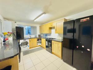 Η κουζίνα ή μικρή κουζίνα στο Room 4 Shared House