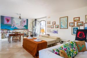 Postel nebo postele na pokoji v ubytování Palazzo Sabella Tommasi + 59 fotografií