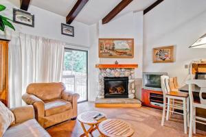 Un lugar para sentarse en (A203) Loft Condominiums