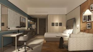 ein Hotelzimmer mit Bett und Schreibtisch in der Unterkunft Crowne Plaza Riyadh - Al Takhassusi by IHG in Riad + 15 Fotos