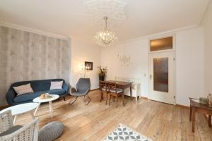 a living room with a blue couch and a table at Altstadt Residenz in Bernkastel-Kues