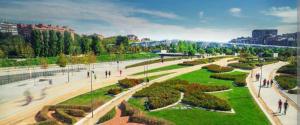 a park with people walking around in a city at Rooms Mármol, junto a Puerta Toledo in Madrid