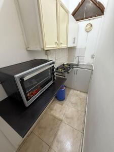 Kuchyň nebo kuchyňský kout v ubytování استديو الخالديه