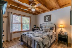 a bedroom with a bed and a ceiling fan at Country Life in Vilas