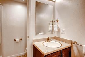 O baie la (B207) Loft Condominiums +15 fotografii