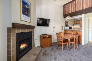 Η κουζίνα ή μικρή κουζίνα στο (B208) Loft Condominiums