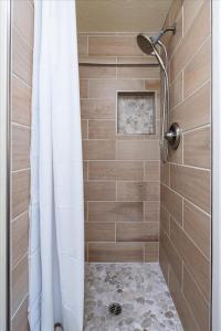 Ένα μπάνιο στο (B208) Loft Condominiums +12 φωτογραφίες