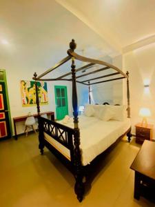 Postel nebo postele na pokoji v ubytování KAIMANA HOUSE - 3 Min walk to the beaches