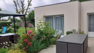 Κήπος έξω από το Prés de Giverny - Bienvenue AUX ARPENTS VERTS +11 φωτογραφίες