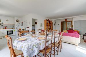 Η κουζίνα ή μικρή κουζίνα στο La maison de juju