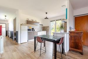 Køkken eller tekøkken på Maison privée avec jardin Chez Marcelle