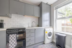 Η κουζίνα ή μικρή κουζίνα στο Cosy apartment in the heart of ballyclare