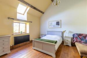 Ένα ή περισσότερα κρεβάτια σε δωμάτιο στο Woodsorrel Cottage