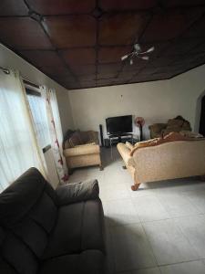 Posezení v ubytování Brimelia Lodge + 8 fotografií