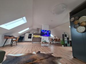 an attic living room with a kitchen and a dining room at Studiowohnung für 2 DG in Schwedelbach