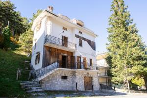 Το κτήριο όπου στεγάζεται  το διαμέρισμα